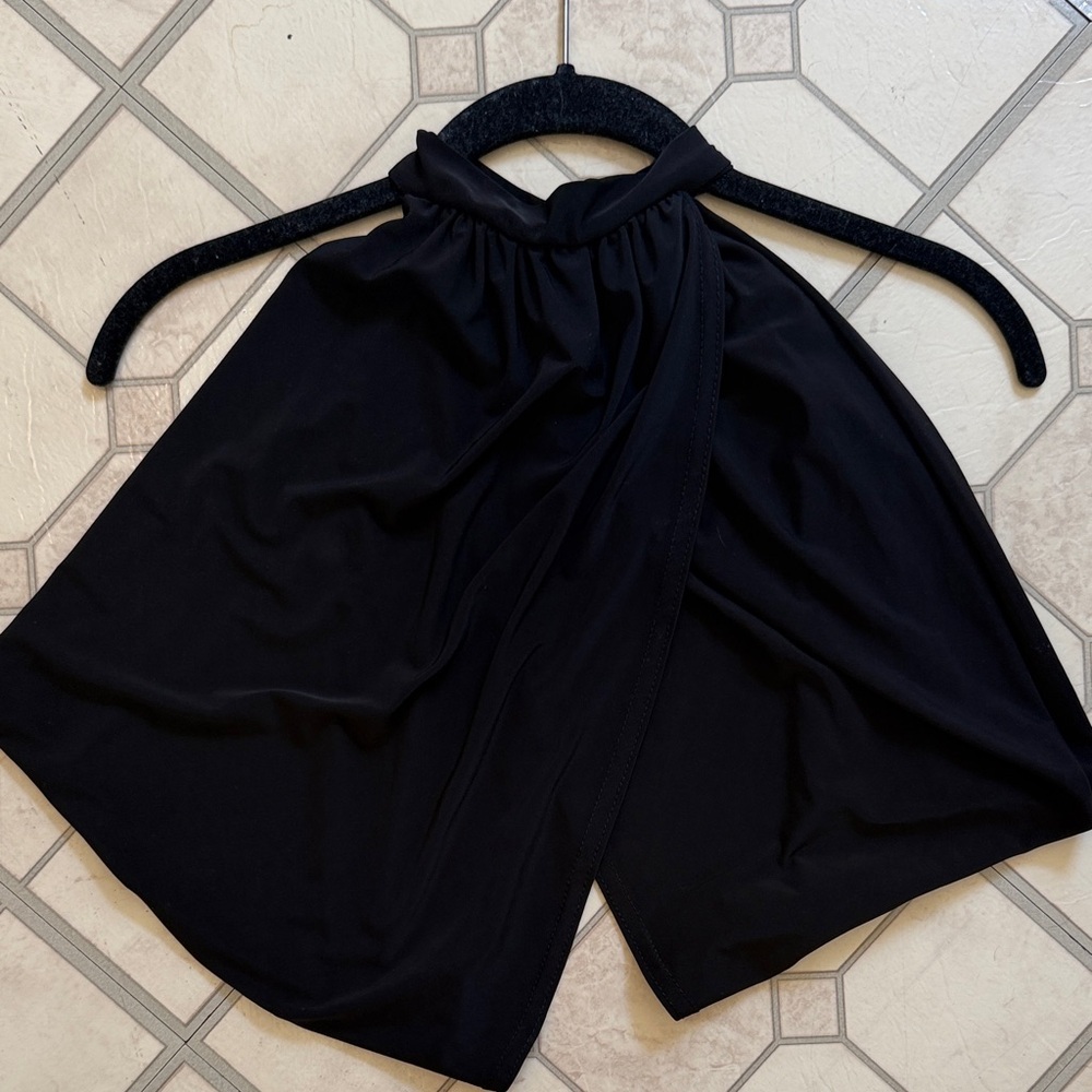 Black Women's drape top PRETTY LITTLE THING NWT
